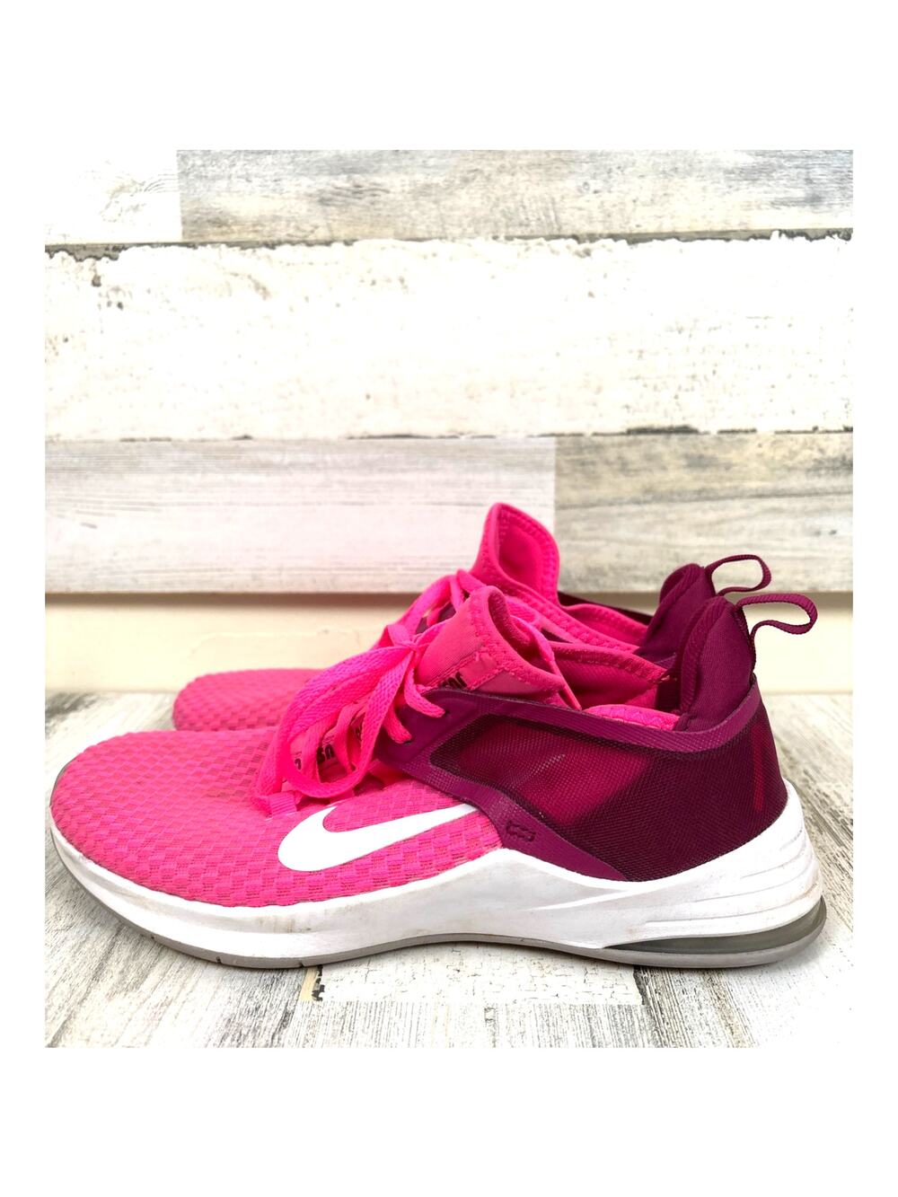 Nike Air Max Bella 2 Womens 8.5 White Pink Training Sneakers Athletic Casual